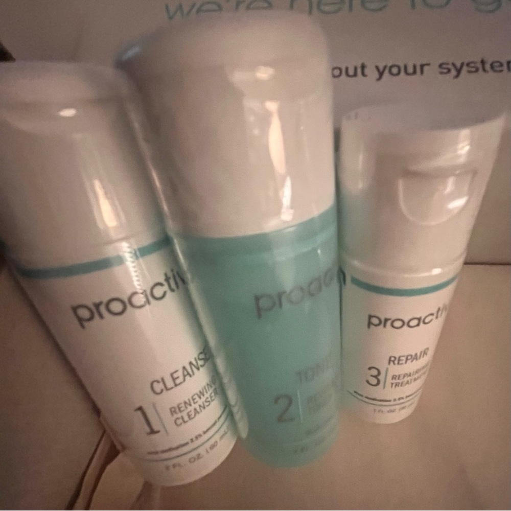 Proactiv White and Blue Skincare Trio - Picture 8 of 16